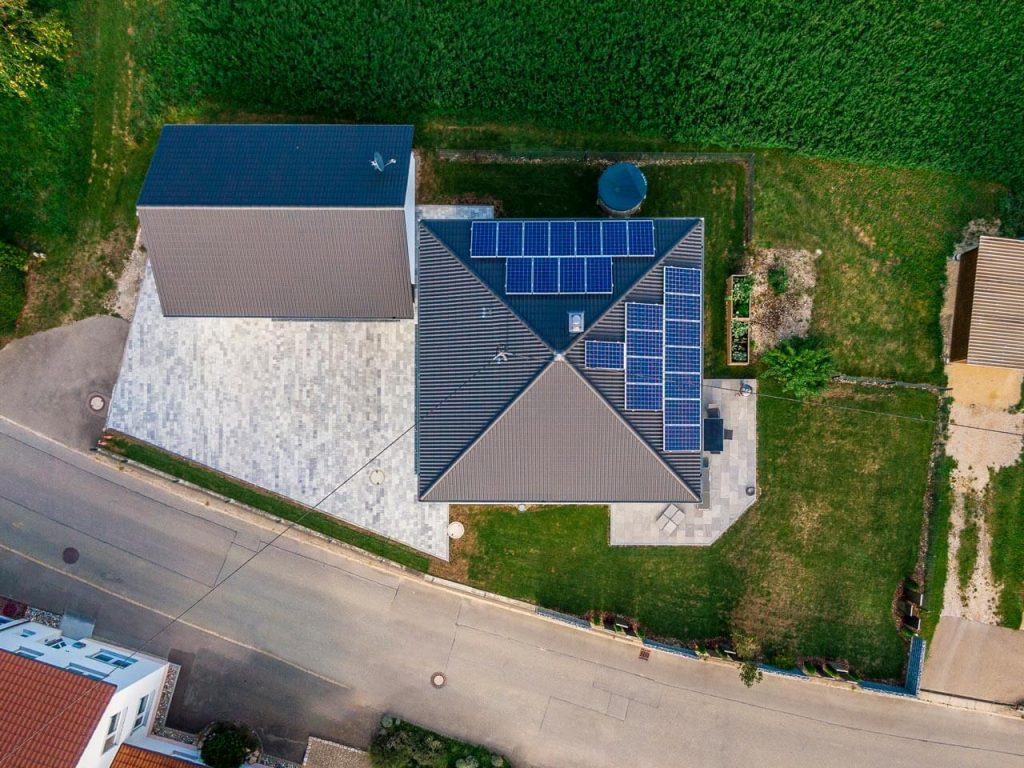 Massivholzhaus mit Solaranlage