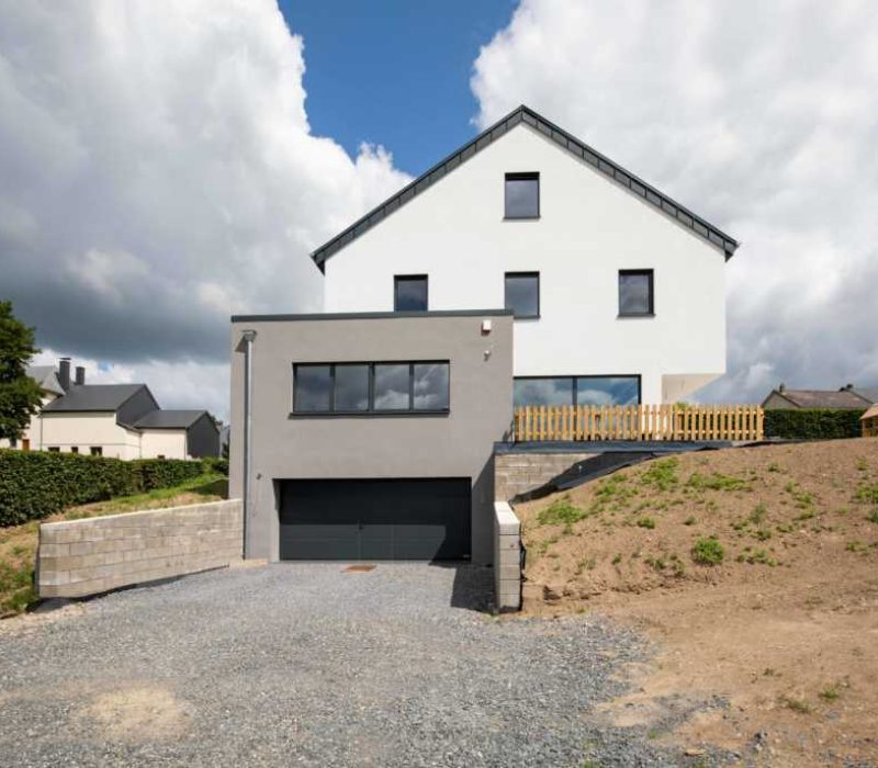 Hanghaus zufahrt mit garage unten